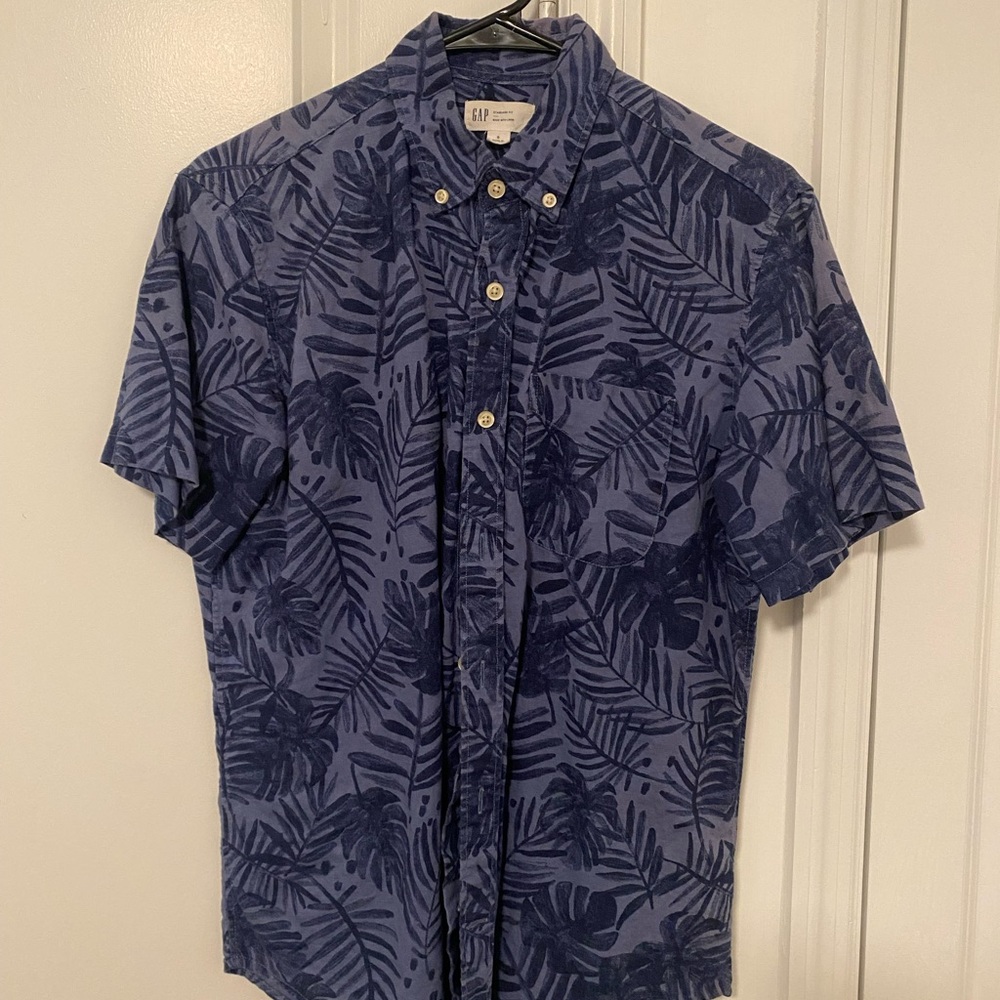 GAP Men’s Short-Sleeve Navy Tropical Button-Down Shirt